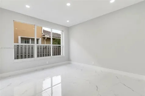 860 SW 191st Avenue Pembroke Pines FL 33029