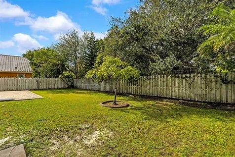 860 SW 191st Avenue Pembroke Pines FL 33029