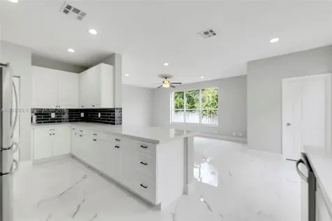 860 SW 191st Avenue Pembroke Pines FL 33029