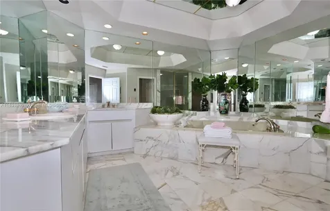 3900 Island Boulevard Aventura FL 33160