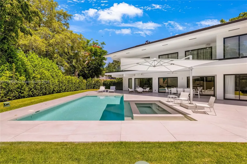 7180 E Lago Drive Coral Gables FL 33143
