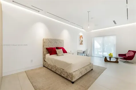 7180 E Lago Drive Coral Gables FL 33143