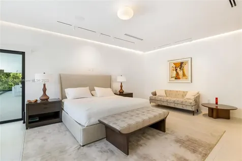 7180 E Lago Drive Coral Gables FL 33143