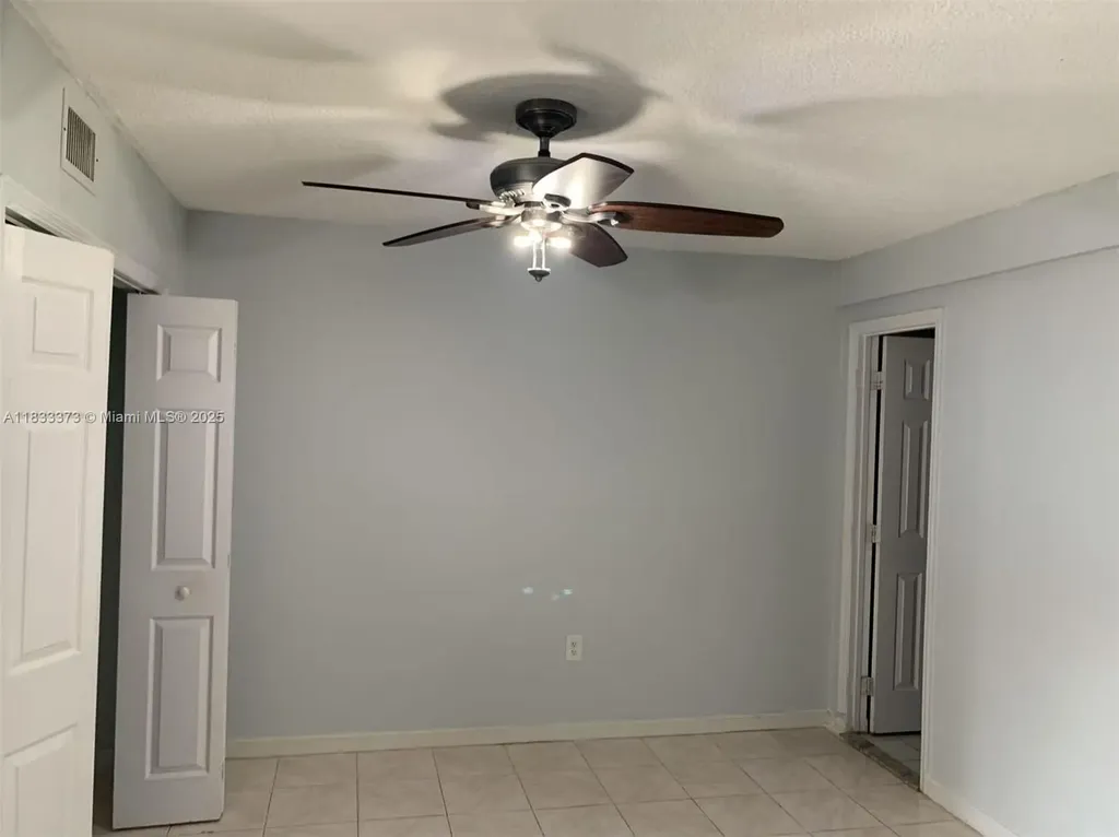 1062 W 42nd Place Hialeah FL 33012