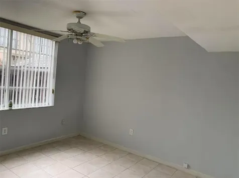 1062 W 42nd Place Hialeah FL 33012