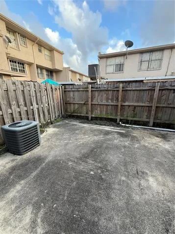 1062 W 42nd Place Hialeah FL 33012