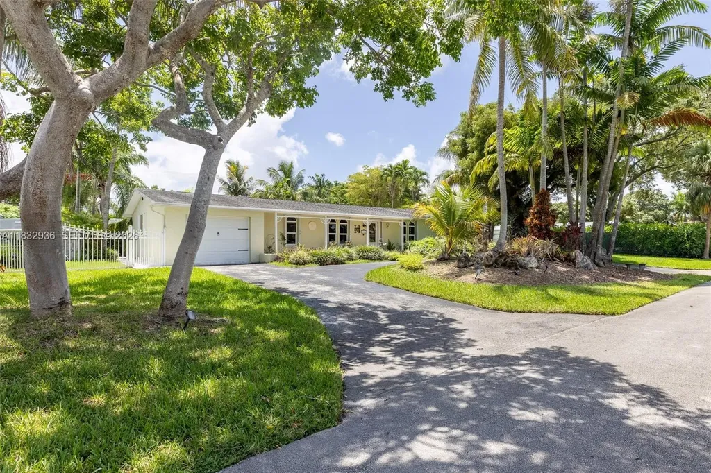 19521 SW 128th Court Miami FL 33177