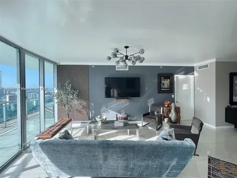 350 S Miami Avenue Miami FL 33130