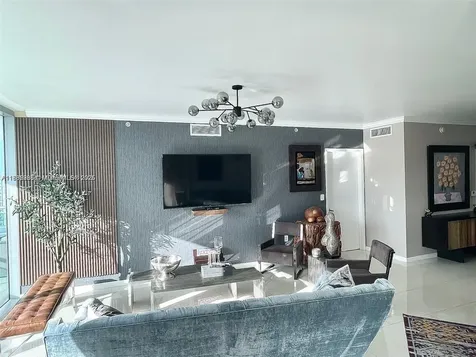 350 S Miami Avenue Miami FL 33130