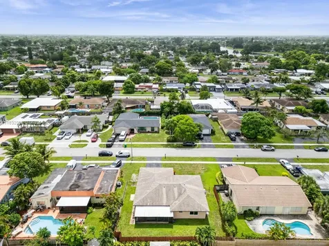 8107 NW 73rd Terrace Tamarac FL 33321
