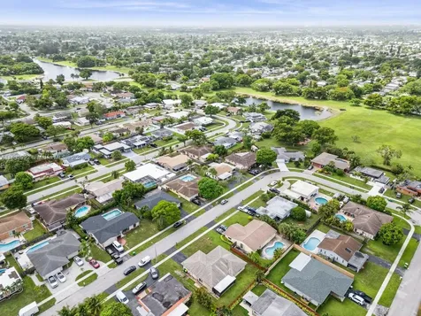 8107 NW 73rd Terrace Tamarac FL 33321