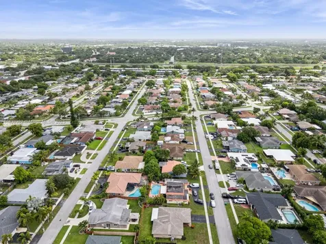 8107 NW 73rd Terrace Tamarac FL 33321