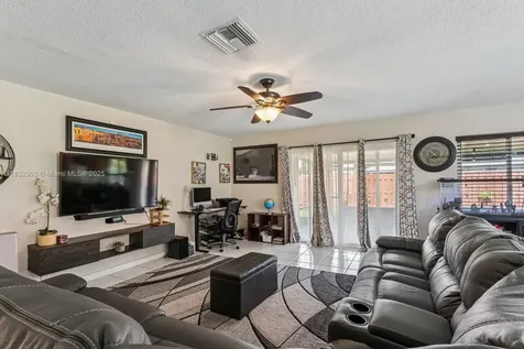 8107 NW 73rd Terrace Tamarac FL 33321