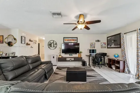 8107 NW 73rd Terrace Tamarac FL 33321