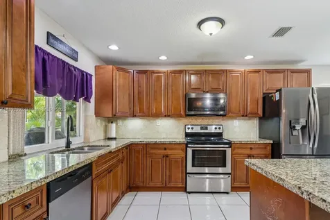 8107 NW 73rd Terrace Tamarac FL 33321