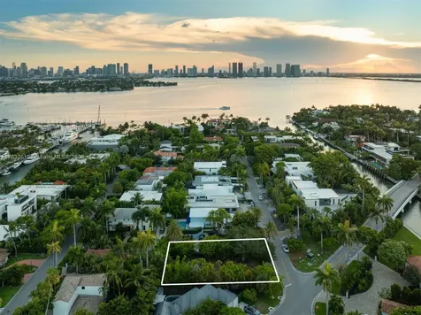 2121 Regatta Avenue Miami Beach FL 33140