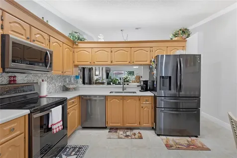 5109 NW 11th Way Deerfield Beach FL 33064
