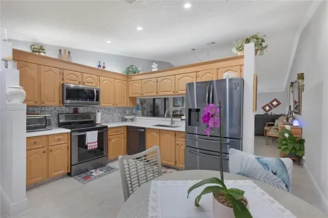 5109 NW 11th Way Deerfield Beach FL 33064