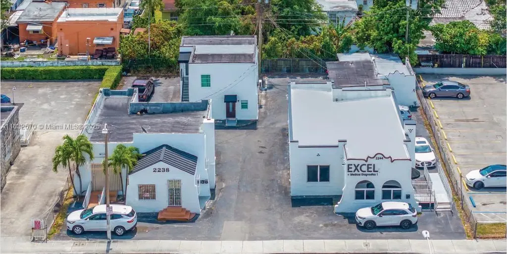 2244 NW 7th Street Miami FL 33125