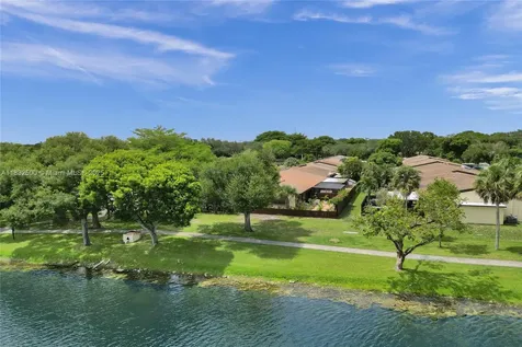 2251 Dogwood Court Pembroke Pines FL 33026