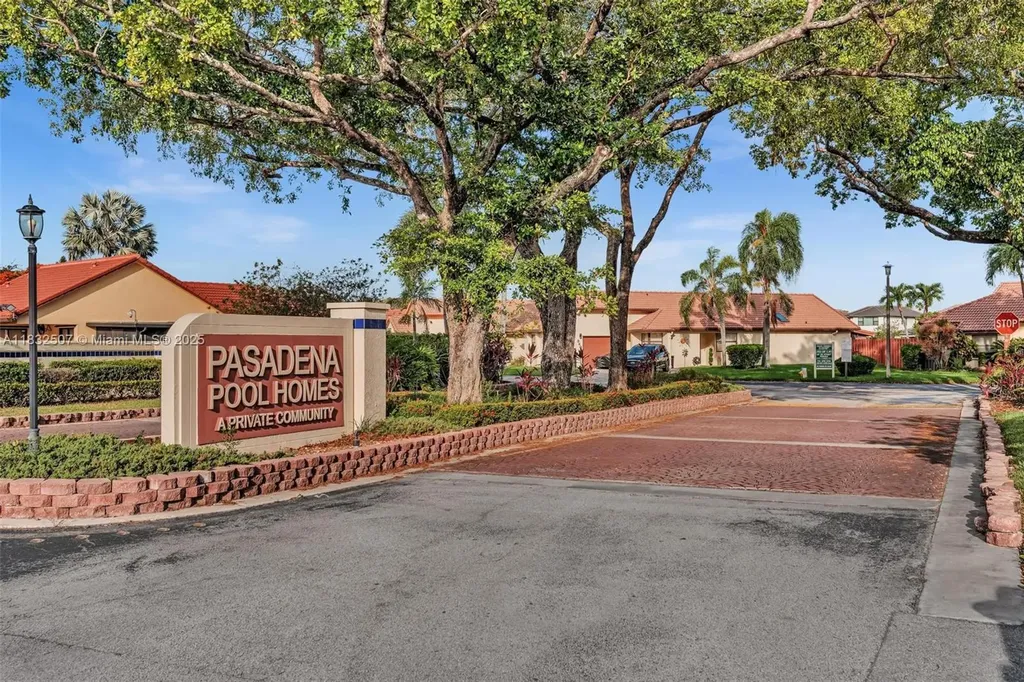 631 SW 113th Avenue Pembroke Pines FL 33025