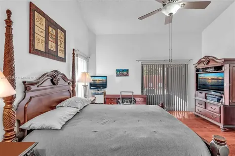 631 SW 113th Avenue Pembroke Pines FL 33025