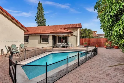 631 SW 113th Avenue Pembroke Pines FL 33025