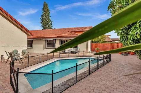 631 SW 113th Avenue Pembroke Pines FL 33025