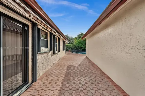 631 SW 113th Avenue Pembroke Pines FL 33025