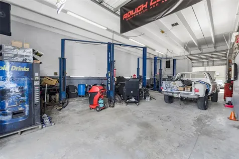 Mechanic Shop For Sale Near Tamiami Airport Kendall FL 33186