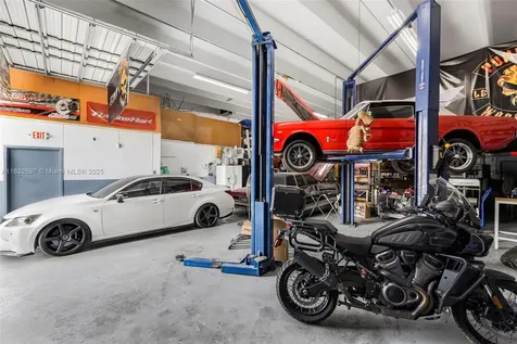 Mechanic Shop For Sale Near Tamiami Airport Kendall FL 33186