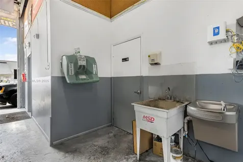 Mechanic Shop For Sale Near Tamiami Airport Kendall FL 33186