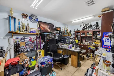 Mechanic Shop For Sale Near Tamiami Airport Kendall FL 33186