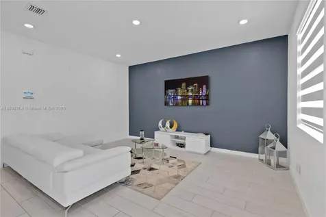 814 SE 19th Street Homestead FL 33034