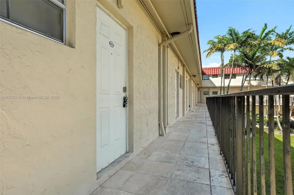 8650 SW 67th Avenue Pinecrest FL 33156