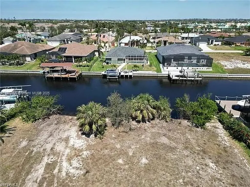 2527 SW 25th Terrace Cape Coral FL 33914