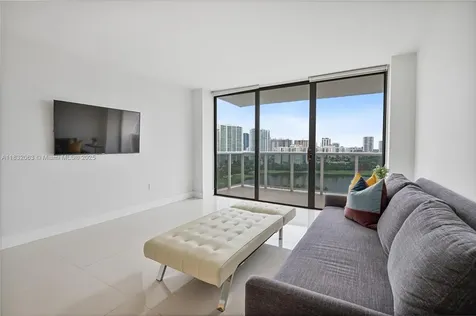 3675 N Country Club Drive Aventura FL 33180