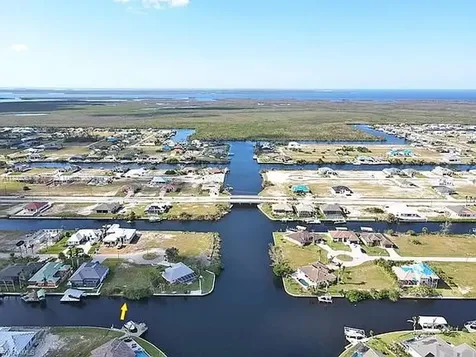 1253 NW 39th Avenue Cape Coral FL 33993