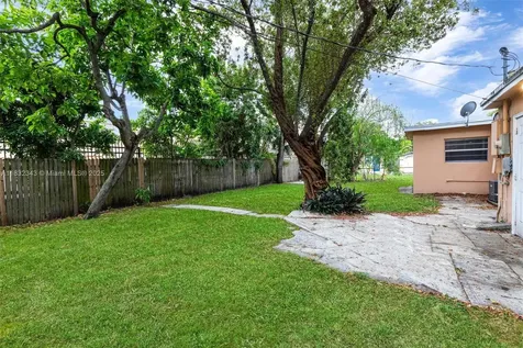 407 S 61st Avenue Hollywood FL 33023