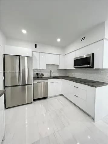 5700 Collins Avenue Miami Beach FL 33140