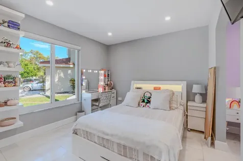 18396 NW 6th Street Pembroke Pines FL 33029