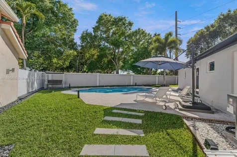 18396 NW 6th Street Pembroke Pines FL 33029