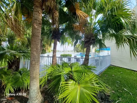 3421 NW 44th Street Oakland Park FL 33309