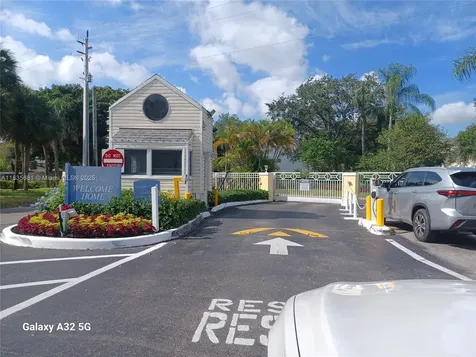 3421 NW 44th Street Oakland Park FL 33309