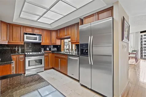 520 Brickell Key Drive Miami FL 33131