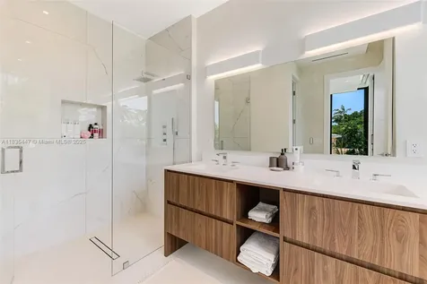 2355 Meridian Avenue Miami Beach FL 33140
