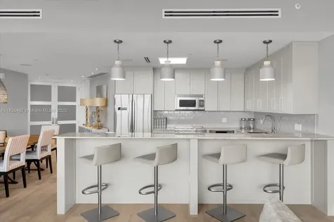 100 S Pointe Drive Miami Beach FL 33139