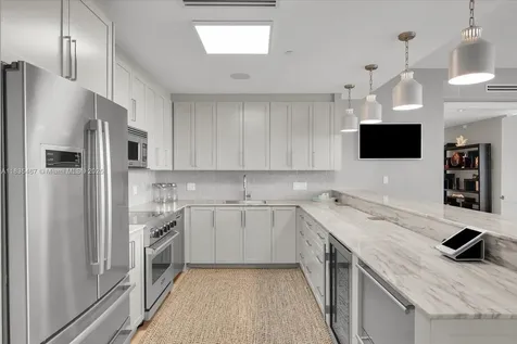 100 S Pointe Drive Miami Beach FL 33139