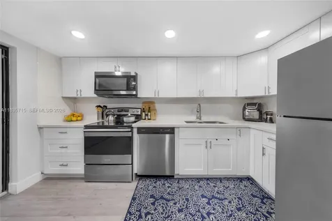 6637 NW 181st Lane Hialeah FL 33015