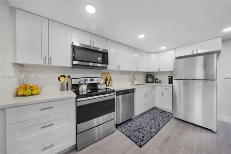 6637 NW 181st Lane Hialeah FL 33015